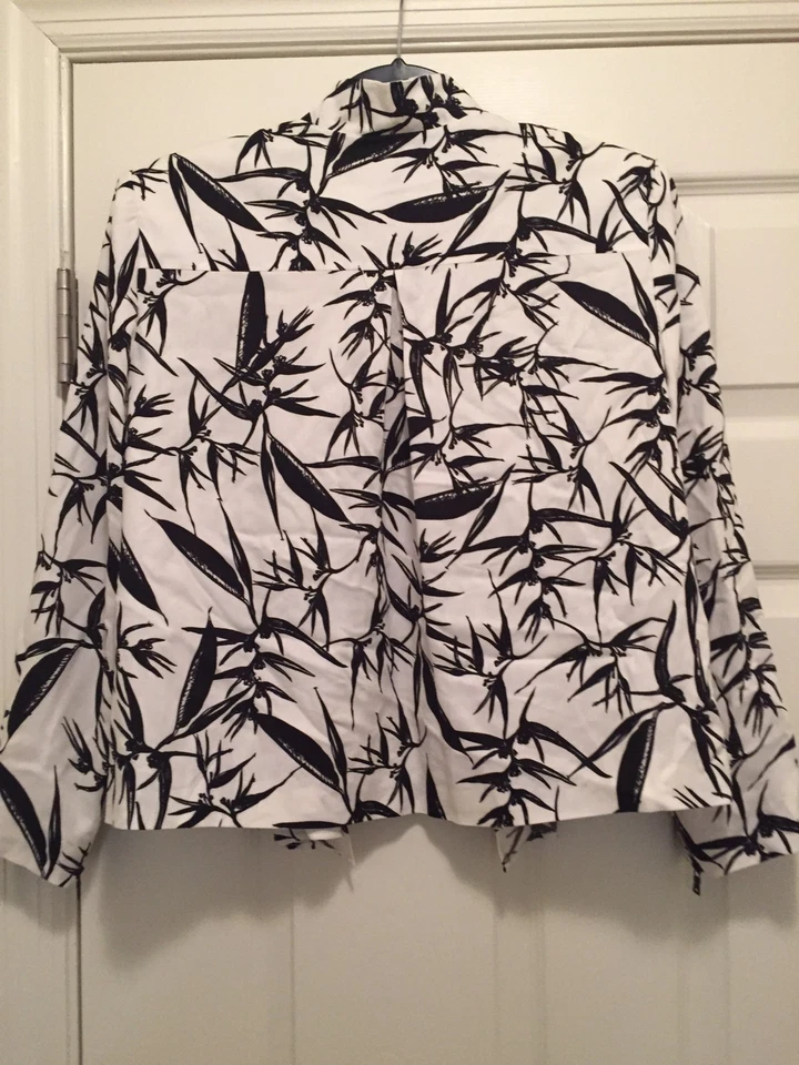 Chaqueta Alice & Olivia Estampada Rayón Frente Abierto Talla S Foto 2 de 3