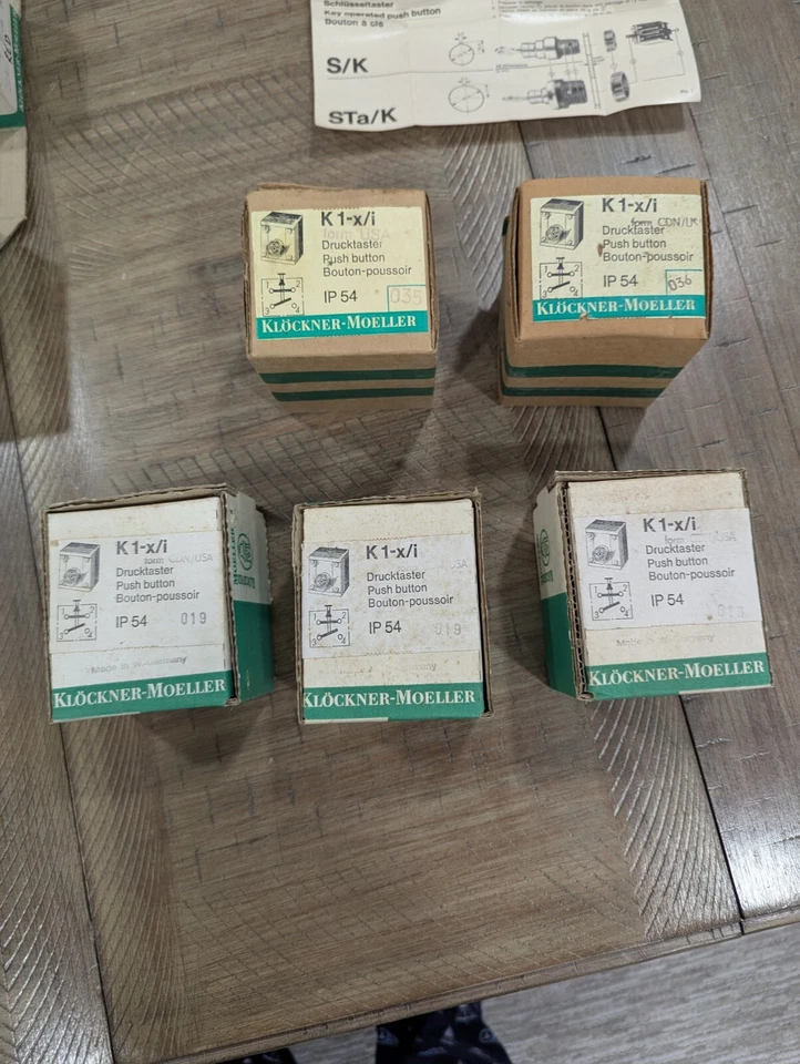 German Kloeckner-Moeller Green/Red Machine Button Lot-12 Button Boxes/More - Imagem 2 de 4