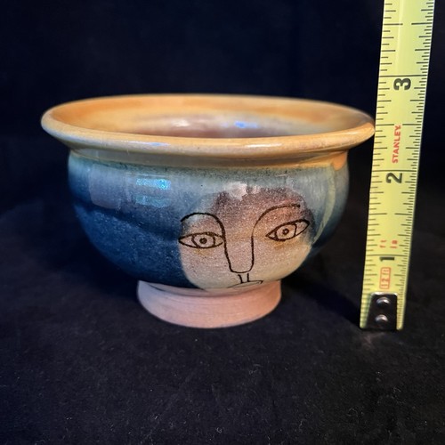 Piccola ciotola ceramica artistica 2 facce femminili firmata blu giallo 4" stile Picasso smaltata - Foto 13 di 13