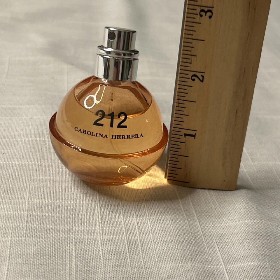 212 On Ice de Carolina Herrera para mujer 1 oz/30 ml edt spray vintage -sin caja- Foto 3 de 3