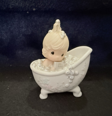 PRECIOUS MOMENTS 1985 FIGURINE  HE CLEANSED MY SOUL  (GIRL IN BUBBLE BATH)