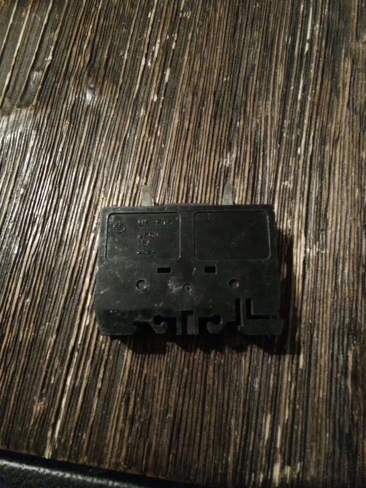 Portafusibles Yoshida UK-F15 15A 250V. *Envío Gratis* Foto 2 de 4