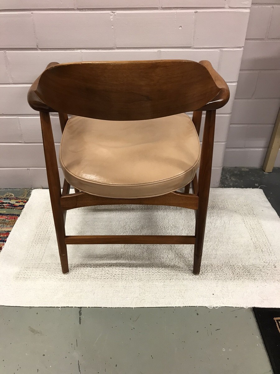 MID CENTURY MODERN JOHNSON CHAIR CO. WRAP AROUND WOOD LEATHER