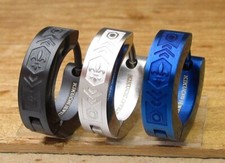 Edelstahl Ohrringe mit Titan St&auml;bchen Creolen Matt Schwarz Silber Blau Art d&eacute;co