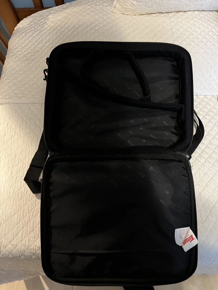 Bolso para computadora Targus negro con correa para el hombro modelo # CUN 1 Foto 4 de 4