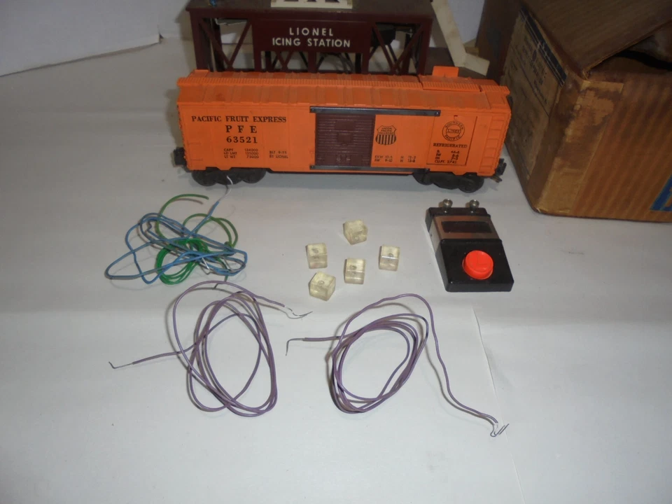 LIONEL 352 OPERATING ICEHOUSE WITH CAR O GAUGE PW VINTAGE & BOX - Image 2 of 4