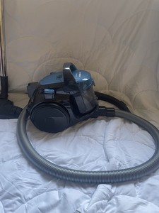 Bosch Serie 2 BGC05A220A 700W Beutelloser Staubsauger - Blau