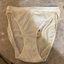 VINTAGE LINGERIE SECOND SKIN PANTY  SIZE MED  NEW. WHITE  SAKS FIFTH AVE