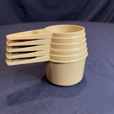 Set of 5 Vintage Tupperware green Measuring Cups 762 763 764 765 766 USA