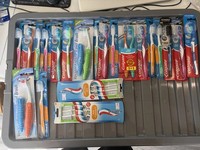 JOBLOT wholesale Mixed Brands Toothbrushes Colgate, Oral B