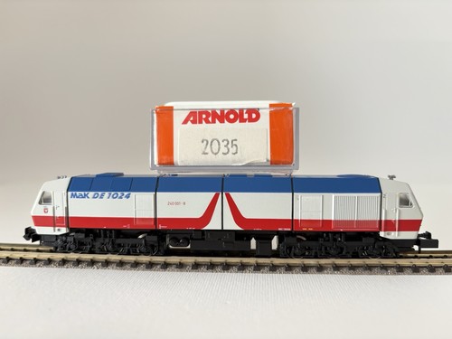 Arnold 2035 BR 240 001-8 DE 1024 MAK Diesellok "Kiel" - Zahnradproblem in OVP | Zustand: Gebraucht