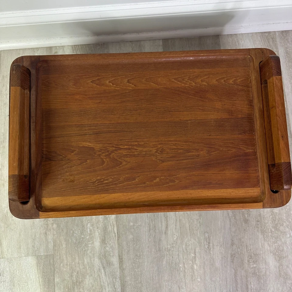 Bandeja de desayuno Dansk MCM de madera danesa moderna de teca para TV  Foto 2 de 4