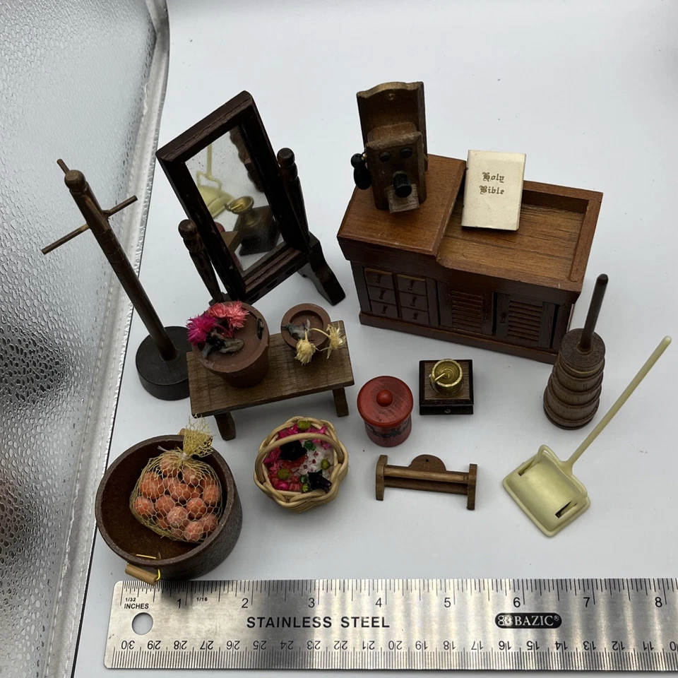 Lote De Colección De Muebles De Madera Miniatura Para Casa De Muñecas - Teléfono, Espejo, Escritorio, Etc... Foto 3 de 4