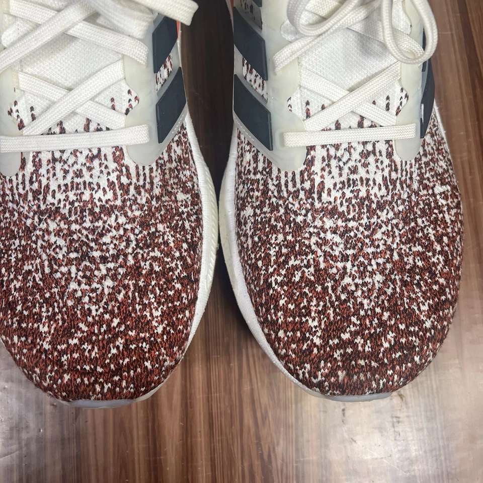 Adidas Ultra Boost LightChalk vermelho brilhante degradê usado tamanho 10.5 - Imagem 3 de 4