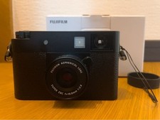 FUJIFILM X-half Stylish Digital Camera with 64MB Memory Card Excellent Condition