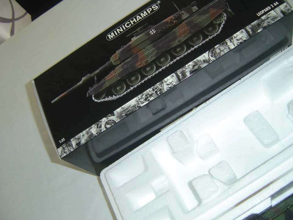 Minichamps Panzer Leopard 2 A4, 1:35 350011006, Panzerlehrbataillon 93 Munster - Bild 4 von 4