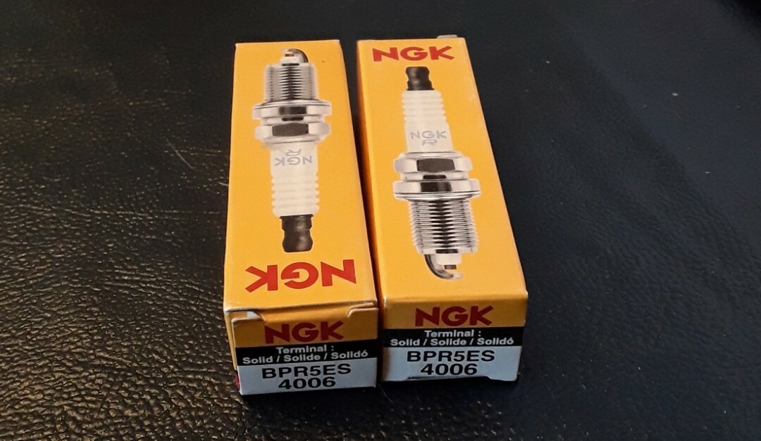 2 Spark Plugs -Standard NGK BPR5ES  4006 