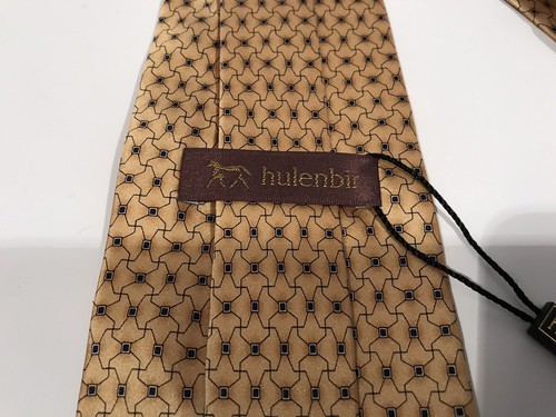 Hulenbir Men’s Dress Tie NWT 100% SILK Gold w/Navy Rectangle Geometric Lines - Picture 6 of 10