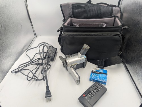 Sony Mini DV Digital Handycam DCR-TRV33 Camcorder W Case Remote Battery Cassette
