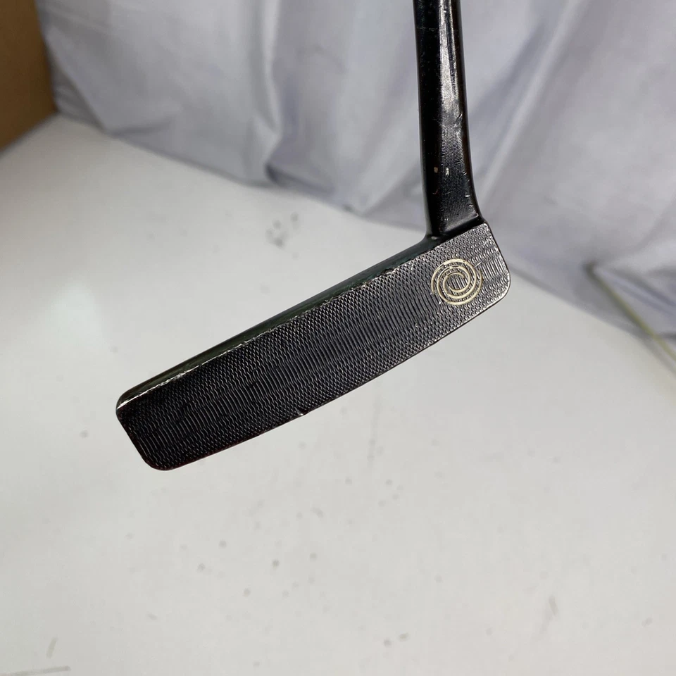 Putter Odyssey Black Series 9 Tour Design para diestros 35" tungsteno Foto 2 de 4