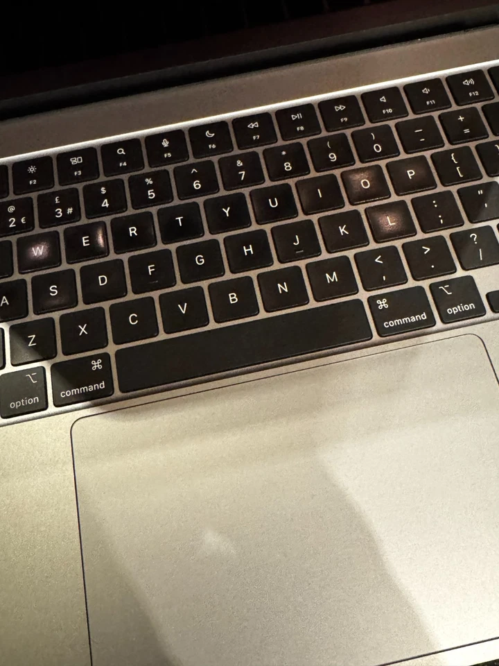 Apple MacBook Air 15-inch M2 2023 24GB 500GB SSD Silver - Image 3 of 4