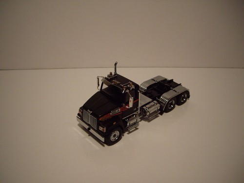 DIECAST MASTER 1/50 METALLIC BLACK WESTERN STAR 4700 SF DAYCAB FIRST GEAR - Picture 5 of 5