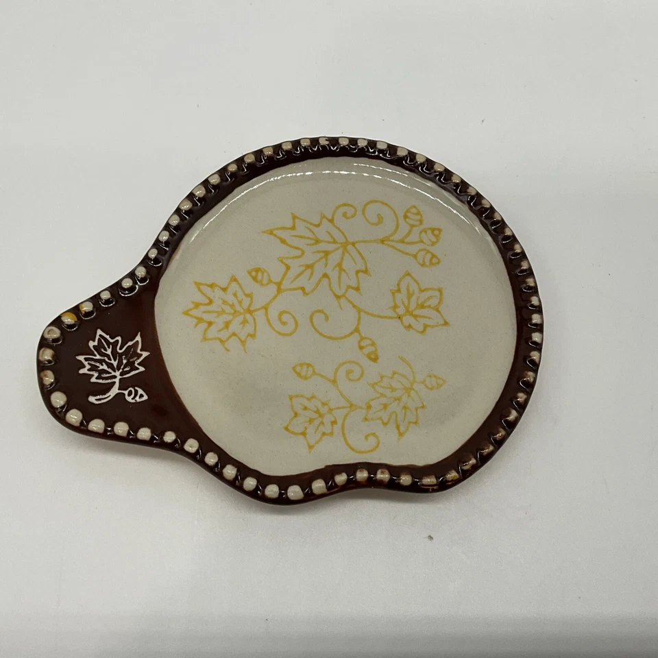 Juego de 3 tazas Tentations floral de encaje amarillo mostaza con 4 posavasos/tapas Foto 4 de 4