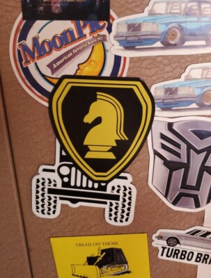Vintage Retro looking KNIGHT RIDER custom MAGNET   KNIGHT INDUSTRIES SHIELD