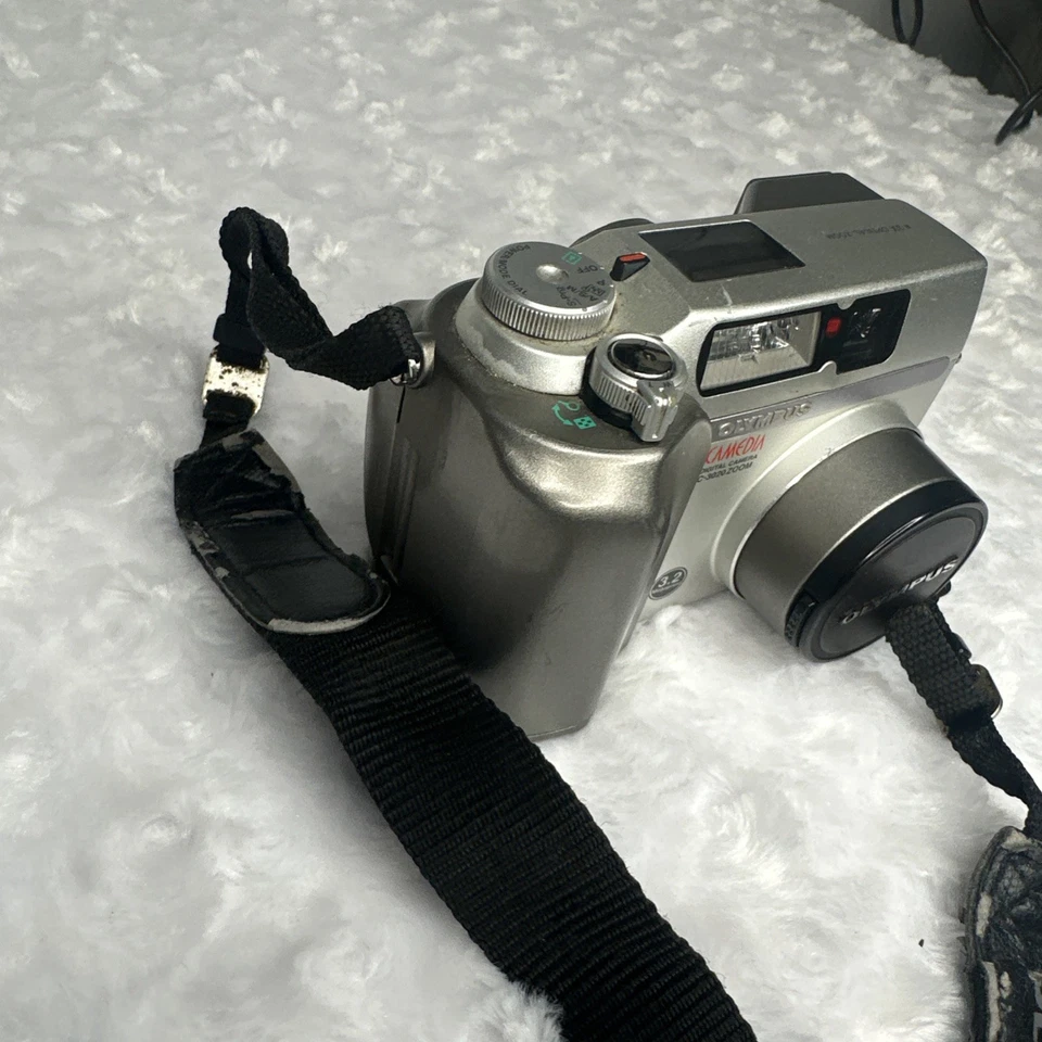Olympus Digital Camera Camedia C-3020 Zoom 3.2MP Silver Tested Y2K Free Shipping - Image 4 of 4