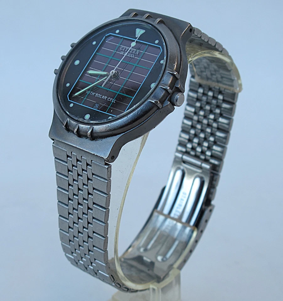 vintage CITIZEN W.R.100 solar powered watch - new battery - image 4 of 4