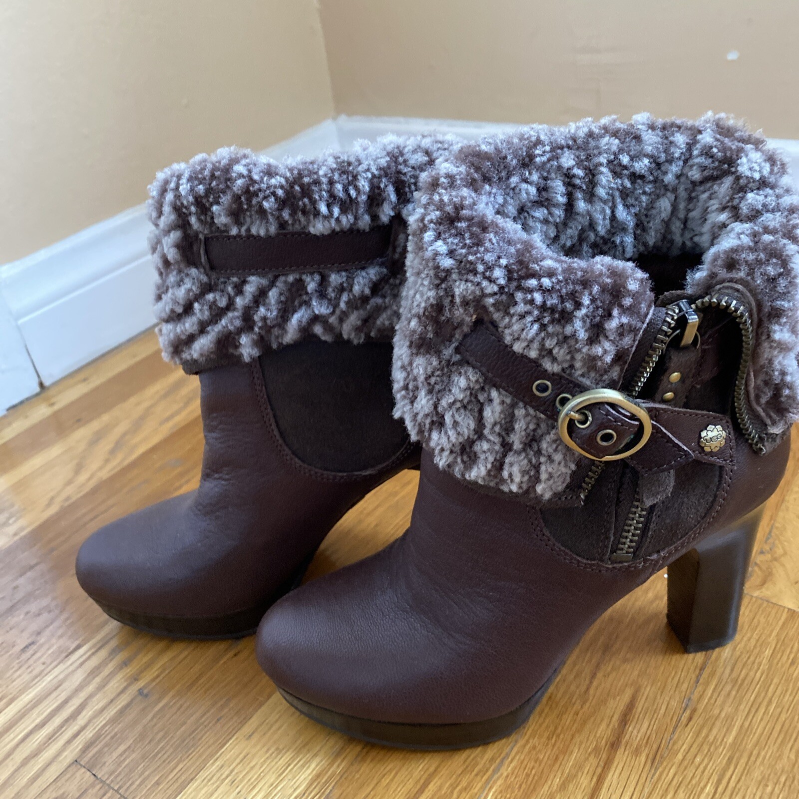 UGG Australia Scarlett Cuffed Ankle Boots Heel Pl… - image 4