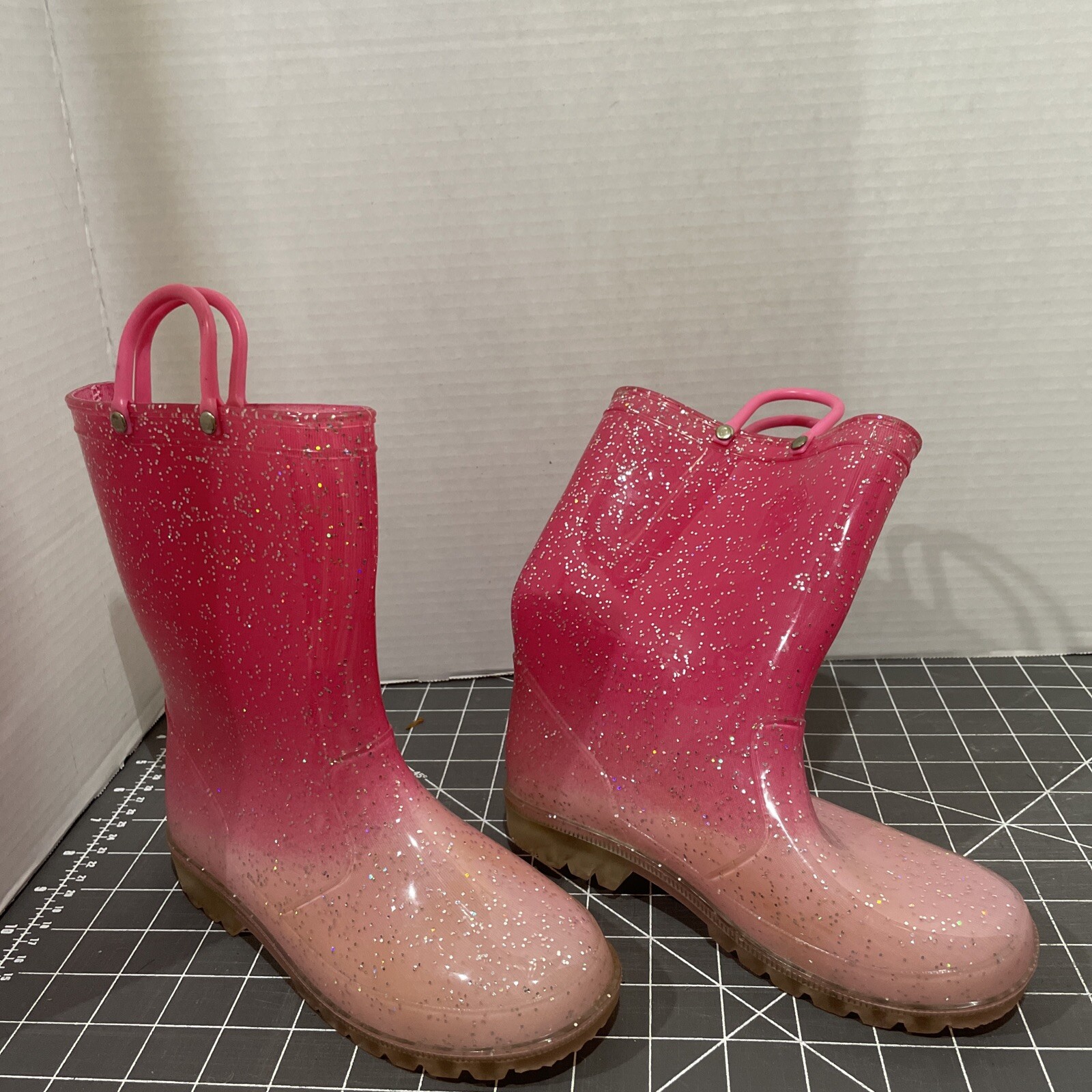 Girls rain boots pink glitter light up size 3-image