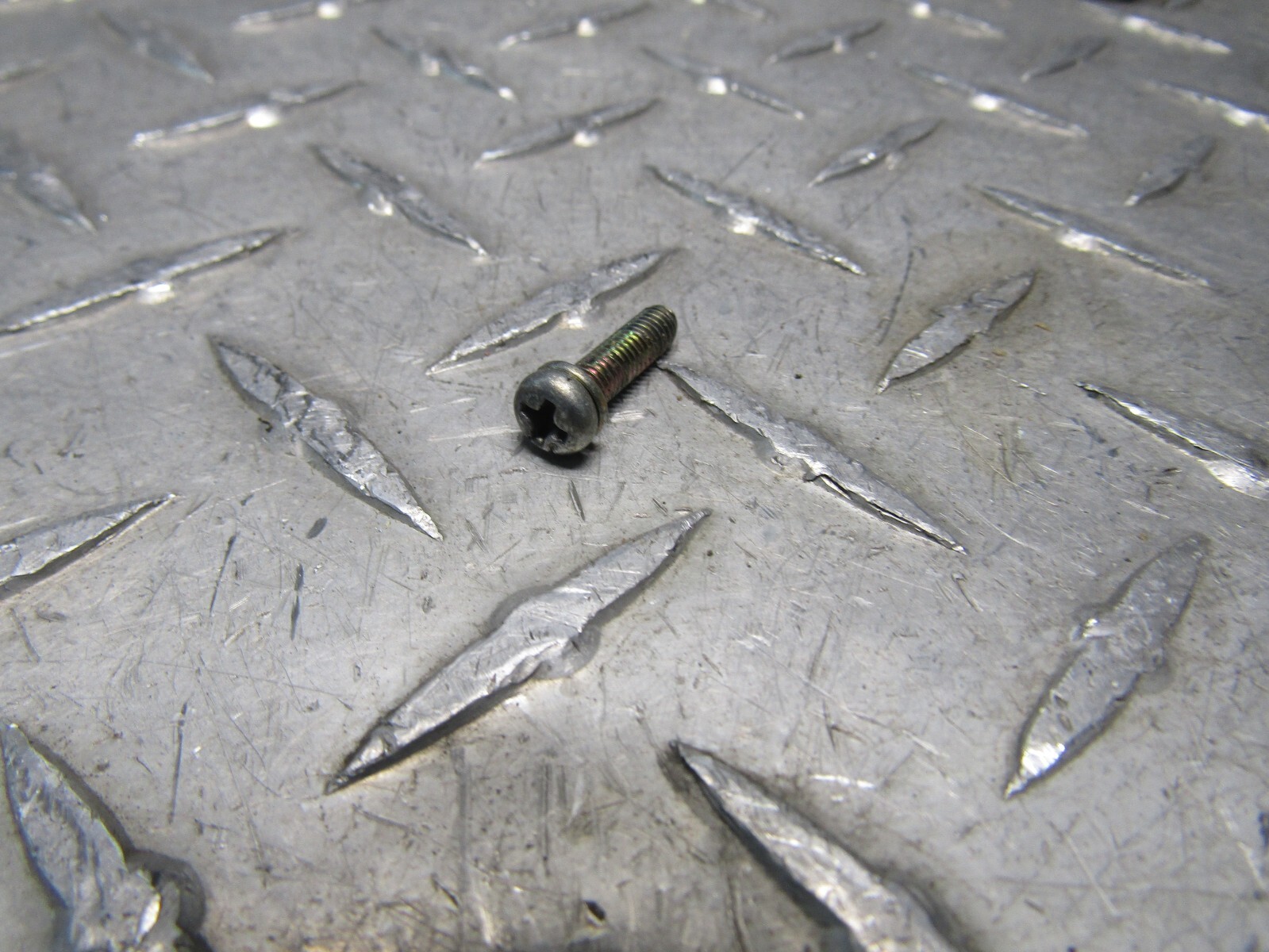 1985-1987 Kawasaki ZL900 ZL1000 Carb Float Bowl Screw 223C0416 OEM