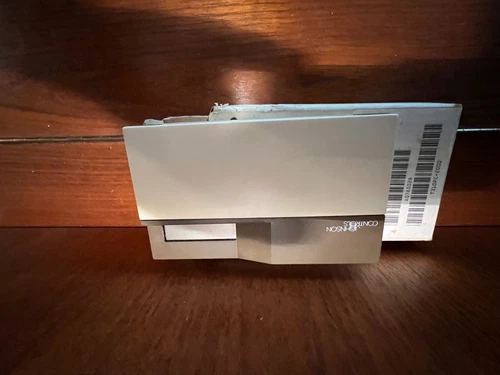 JOHNSON CONTROLS T310PC-2000 MULTISTAGE THERMOSTAT 7 DAY original box