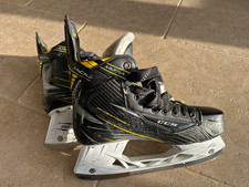 Ice Hockey Skates - CCM Senior Size 9D Ultra Tacks. Great Condition.