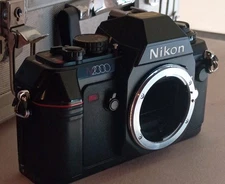VERY NICE GREAT CONDITION NIKON N2000 SLR FILM CAMERA BODY ONLY NO LENS