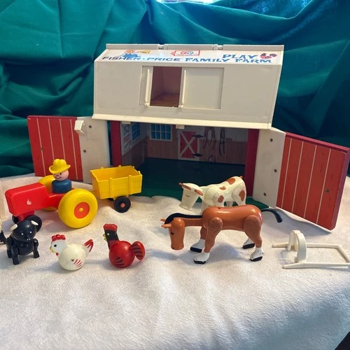1967 Fisher Price Family  Play Farm #915 Little People Barn & 14 Accessories VTG