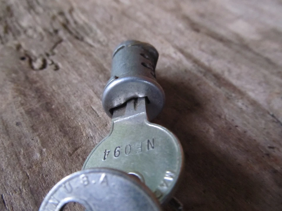 Cilindro de bloqueo de interruptor de encendido con llaves 1963 1964 AMC Rambler American NUEVO NOS Foto 3 de 4