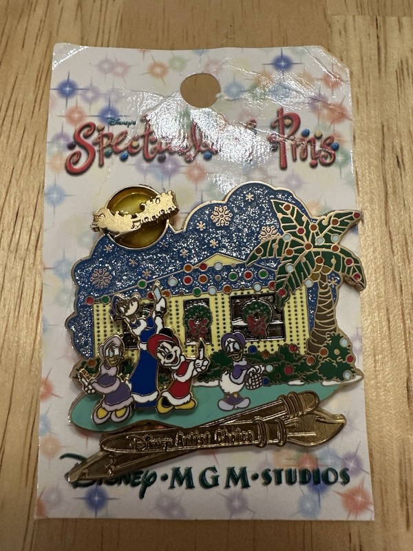 Disney 2002 Spectacle Of Pins  Minnie, Daisy, Clarabelle & Grandma Duck Caroling