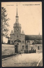 Old postcard S�zanne, L ?Hospice-H�pital de S�zanne with group of people in front of the ent 