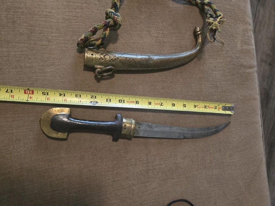 Adaga de aço antiga do Oriente Médio com latão/cobre início dos anos 1900  - Imagem 3 de 4