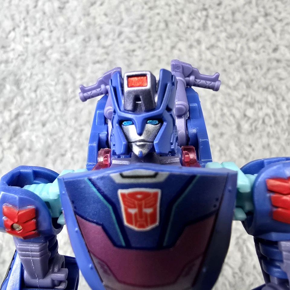 Transformers Chromia Deluxe Figure Cyberverse Universe Hasbro 2024 - Image 4 of 4