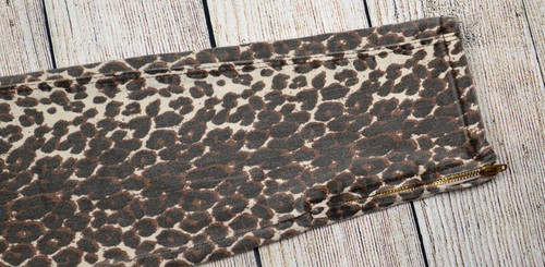 Divine Rights of Denim Women's Skinny Leg Jeans Pants Animal Print Beige Size 25 - Picture 2 of 8