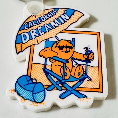 Vintage California Dreamin Rubber Keychain - Bear on The Beach Drink Umbrella - Picture 2 of 3