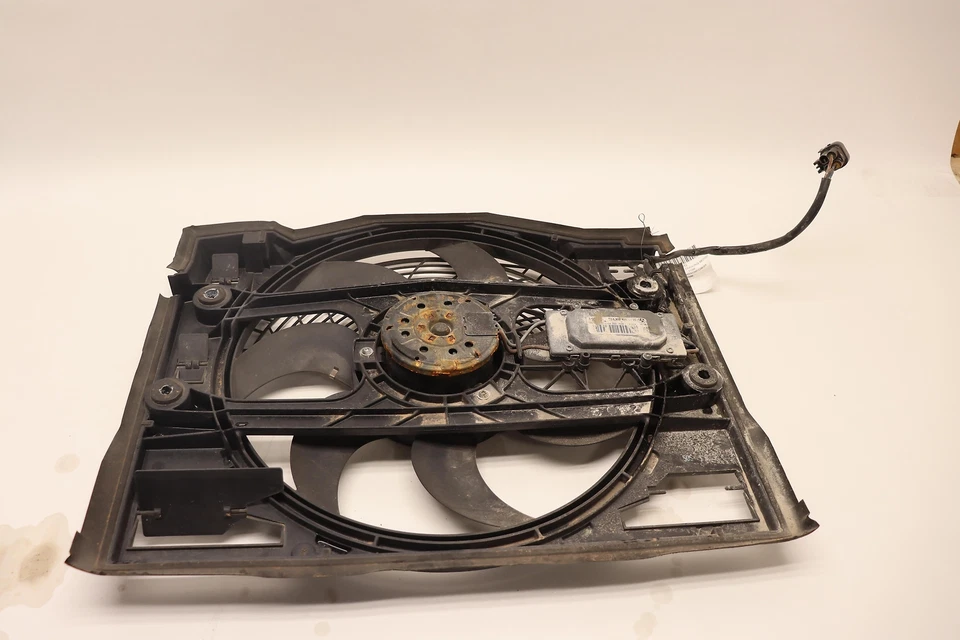 BMW 330I 2001-2006 3,0 L motor radiador ventilador de refrigeración embrague motor OEM Foto 2 de 3