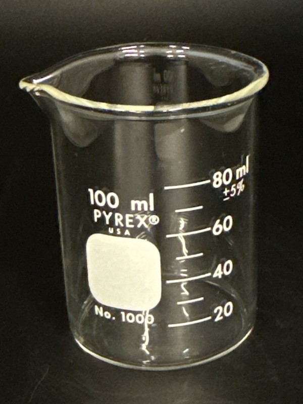 Vintage Pyrex 100 ml laboratory beaker, model No. 1006, made in the USA.