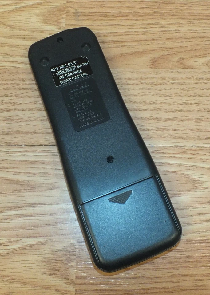 Hitachi (VT-RM665A) VCR / TV / CATV Remote Control w/ Batterry Cover **READ** - Image 2 of 3