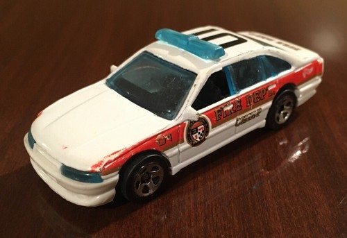 Hot Wheels Vintage 1989 Fire Department Chief Diecast Car - Picture 7 of 8