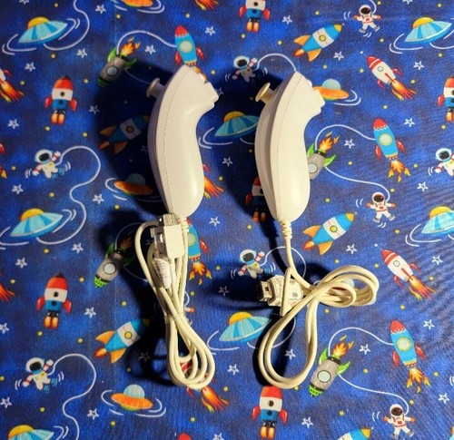 Official Wii Nunchuck White Remote Nintendo ๐พ Wii U OEM Controller RVL-004 - Picture 3 of 5