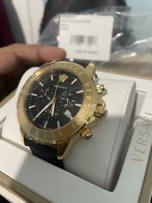 【送料関税込み】VERSACE クロノ シグネチャー 44 mm ベストセラー】VERSACE シグネチャー クロノグラフ腕時計 44mm